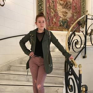 Meet your Posher, Michaela